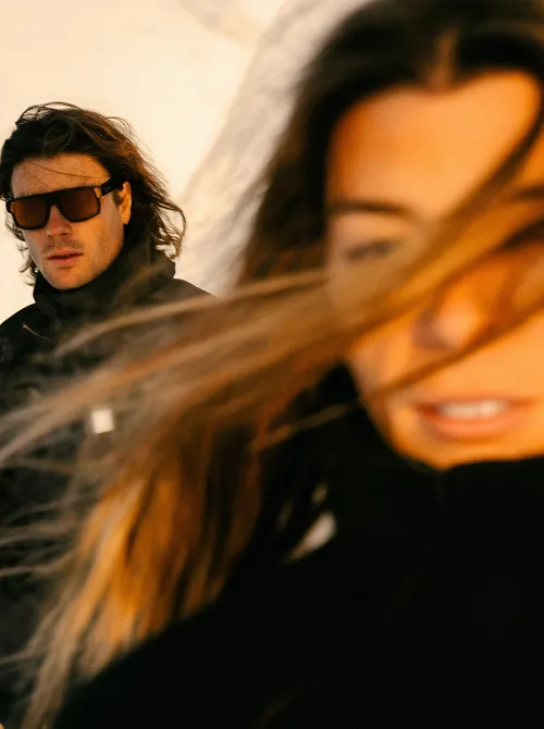 Wind and sunglasses in profile.